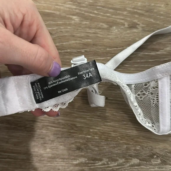 Never worn white lace bra - pushup - 34 A - convertible to strapless - Picture 4 of 4